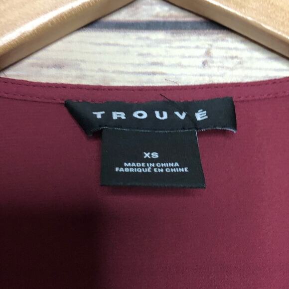 Trouve Surplice Tie Sleeve Top - Picture 5 of 10